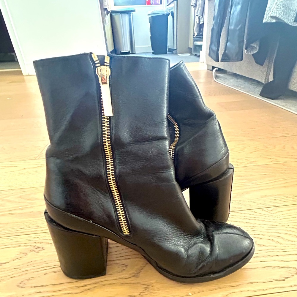 DEAR FRANCES SIZE 6 BLACK ANKLE BOOTS WITH WHITE ZIPPER!